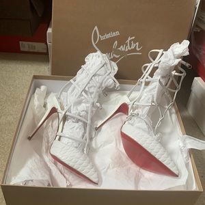 Christian Louboutin Kadreyana 100 size 35 in White!
